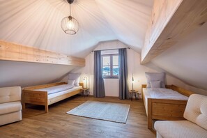 3 bedrooms, iron/ironing board, free WiFi, bed sheets - Apartment Josef at the Schloeglhof with Wi-Fi (Gilching)