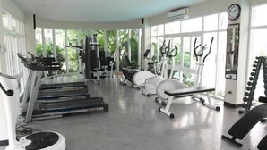 A gym with treadmills, stationary bikes, and elliptical machines. - Plaza Residence F6 R62 Residence (Pattaya)