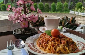 Food and drink - Comfortable Room With Ac and Wifi for 2 People (Bogor)