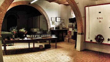 Apartment, 1 Bedroom, Smoking, Patio | Interior