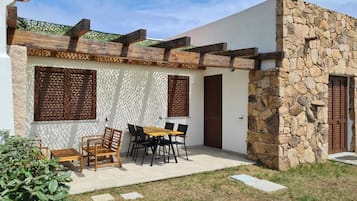 Nhà, 2 phòng ngủ, sân hiên | Hiên