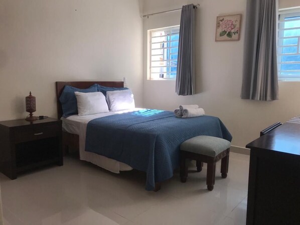 2 Schlafzimmer, Bügeleisen/Bügelbrett, Bettwäsche