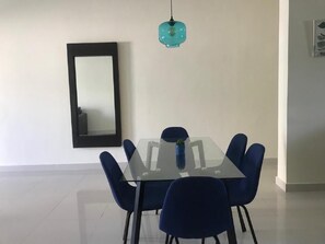 Apartment, 2 Schlafzimmer, Raucher, eigener Pool | Speisen