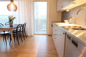 Lejlighed - 1 soveværelse - balkon - byudsigt | Opholdsområde