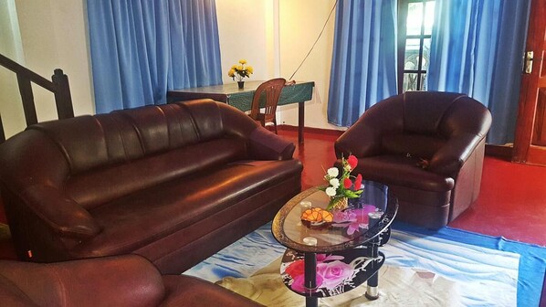 Interior - 100 Step Beach White House (Weligama)