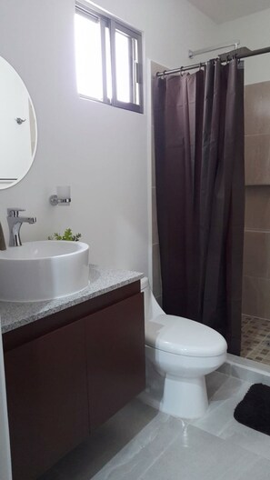 Condo, 2 Bedrooms, Balcony, Garden View | Bathroom