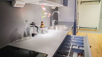 Apartment, 1 Bedroom, Balcony, City View | Interior