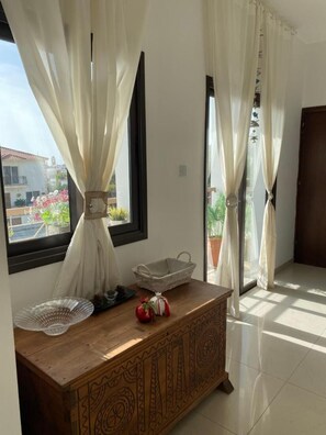 Apartment, 2 Bedrooms, Smoking, Balcony | Interior
