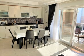 Apartament, 2 dormitoris, fumadors, balcó | Servei de restauració