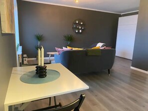 Estudio, balcón | Restaurantes