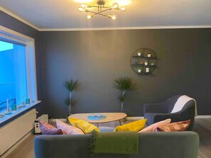 Estudio, balcón | Sala de estar