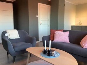 Estudio, balcón | Área de sala de estar