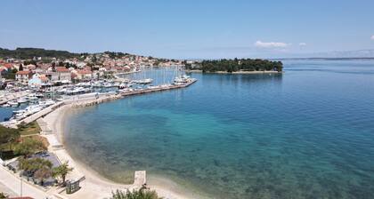 Seafront Spacious Apartment Spazzio