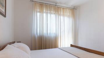 Apartment, 3 Bedrooms, Smoking, Balcony | 3 bedrooms