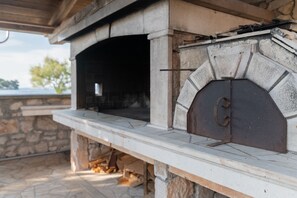 Studio, 1 Bedroom, Smoking, Garden View | BBQ/picnic area - Beachfront Studio-apartment Spazzio (Preko)