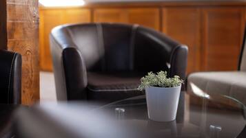 Studio, 1 Bedroom, Smoking, Garden View | Living area