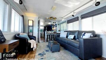 Maison, 2 chambres, balcon, vue fleuve | Salle de séjour