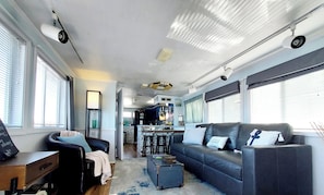 Living room - 2 Story Houseboat Seeking a Captain Fishpets Ok (West Monroe)