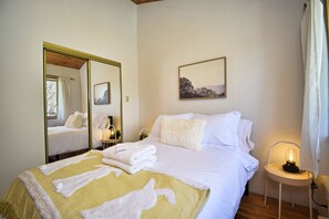 2 slaapkamers, een strijkplank/strijkijzer, gratis wifi, beddengoed