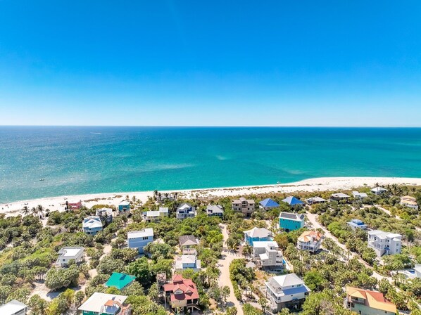 Beach nearby, sun loungers, beach towels