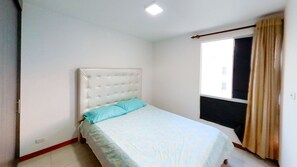 3 bedrooms, iron/ironing board, free WiFi, wheelchair access