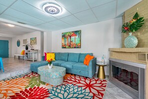 Smart TV, fireplace, video games, books - 4br 2b Tropical Paradise HEATED POOL & Hot Tub 5min to the BEACH🏝 (Seminole)