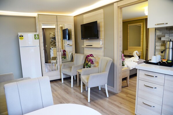 Luxury Apartment | Living area | 32-inch LCD TV with cable channels, printers - Al Khaleej Hotel (Istanbul)