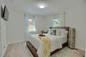 3 bedrooms, iron/ironing board, free WiFi, bed sheets