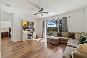 Smart TV - CHARMING 4BD/2BD* MINUTES TO DISNEY THEME PARKS (Kissimmee)