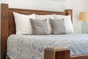 4 bedrooms, iron/ironing board, travel crib, free WiFi - CHARMING 4BD/2BD* MINUTES TO DISNEY THEME PARKS (Kissimmee)