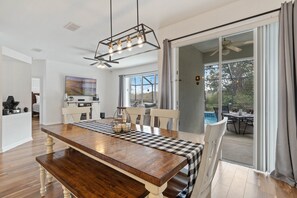 Dining - CHARMING 4BD/2BD* MINUTES TO DISNEY THEME PARKS (Kissimmee)