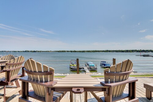 Lakefront Home w/ Rooftop Deck, Grill, Games!