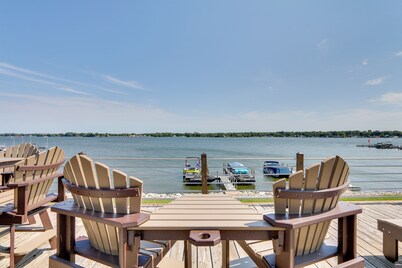 Lakefront Home w/ Rooftop Deck, Grill, Games!