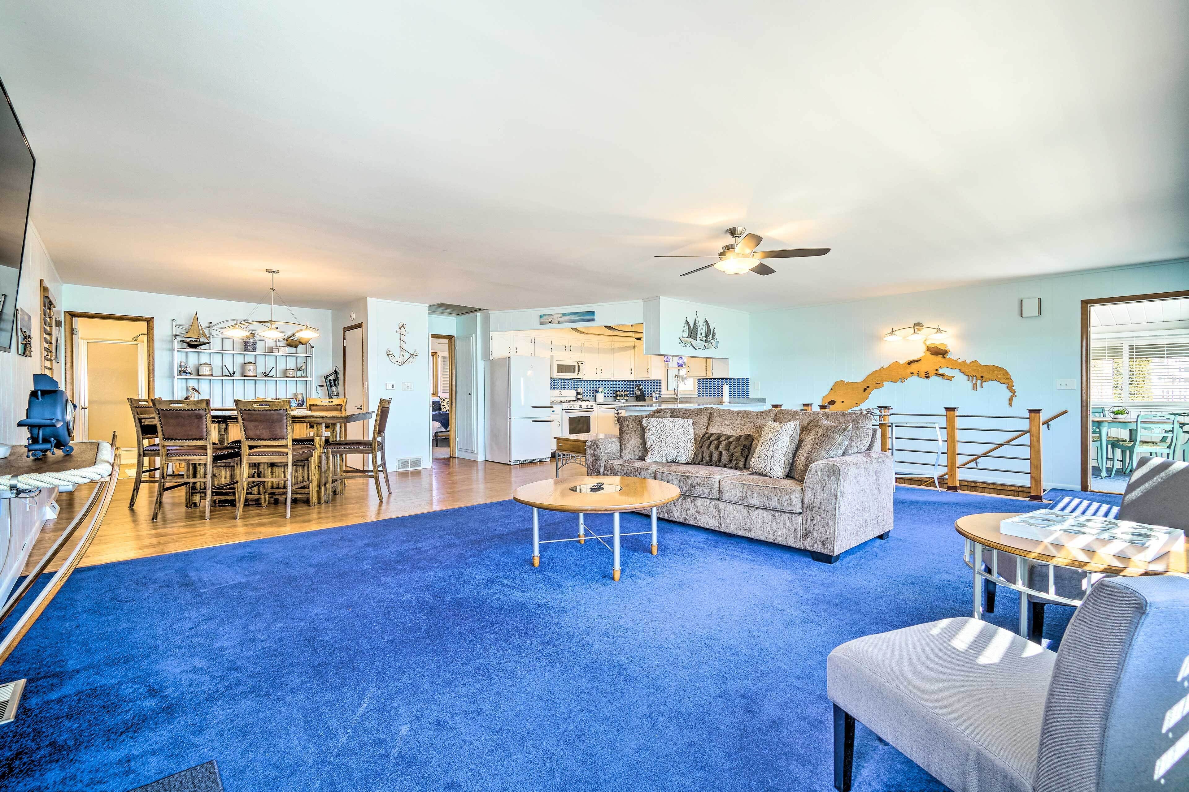 Lakefront Home w/ Rooftop Deck, Grill, Games!