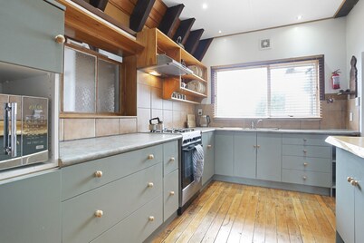 Snow Chalet - Fairlie Holiday Home