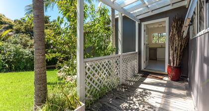 Four Palms Cottage - Onetangi Holiday Home