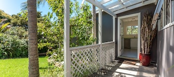 Four Palms Cottage - Onetangi Holiday Home