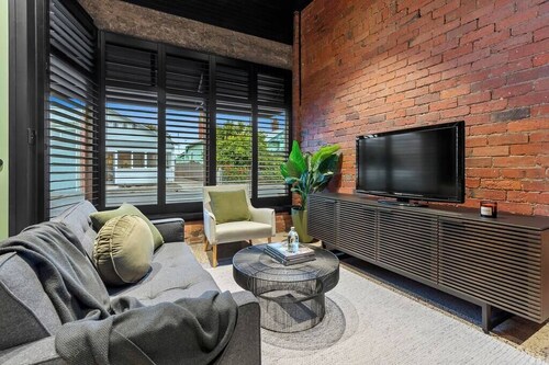 The Milliner on Elizabeth, Geelong West