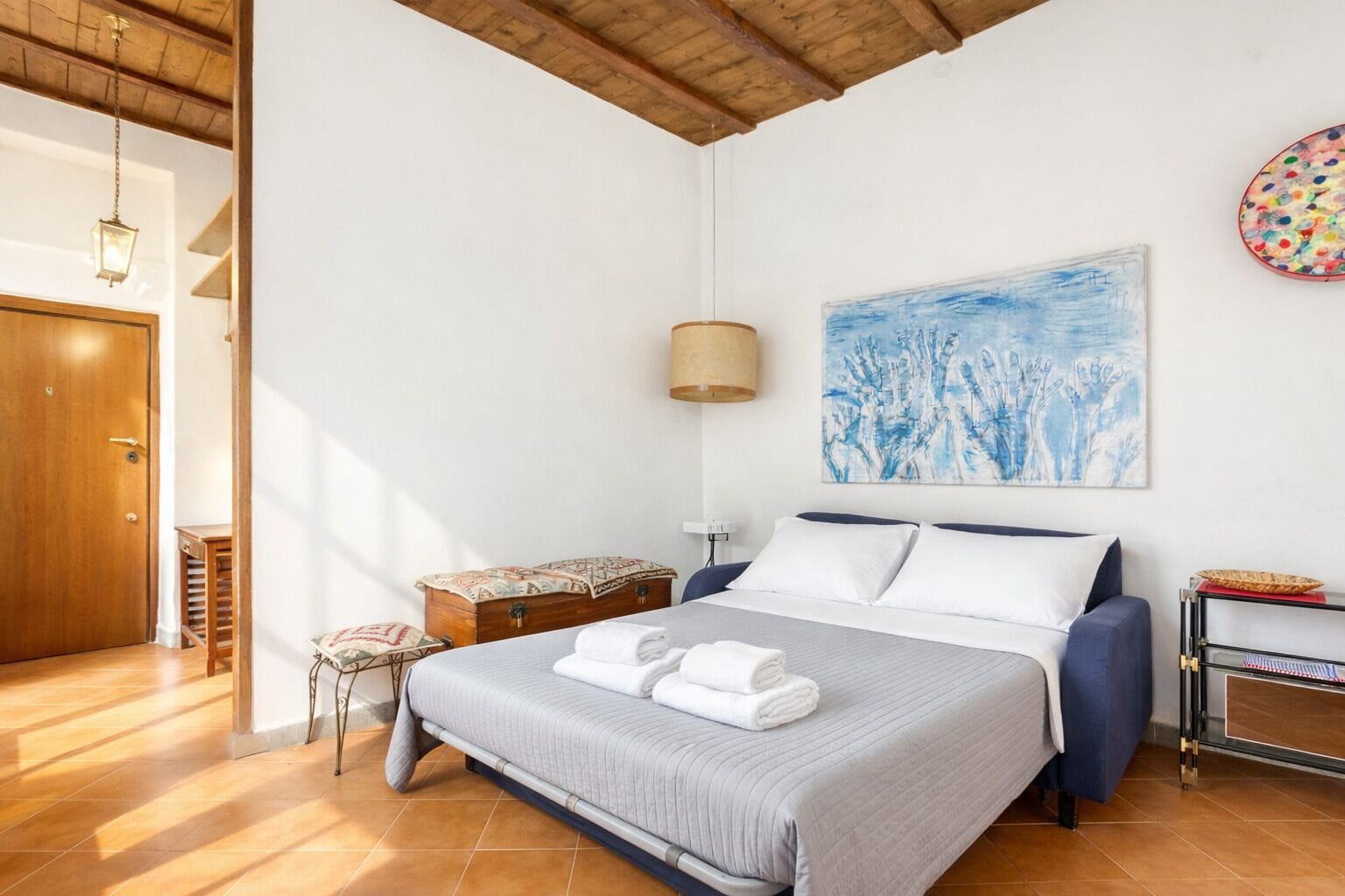 2 bedrooms, iron/ironing board, WiFi, bed sheets