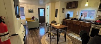 Centrally located 1 bd/1ba bungalow