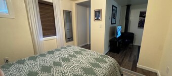 Centrally located 1 bd/1ba bungalow