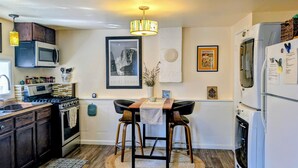 Private kitchen - Centrally located 1 bd/1ba bungalow (Missoula)