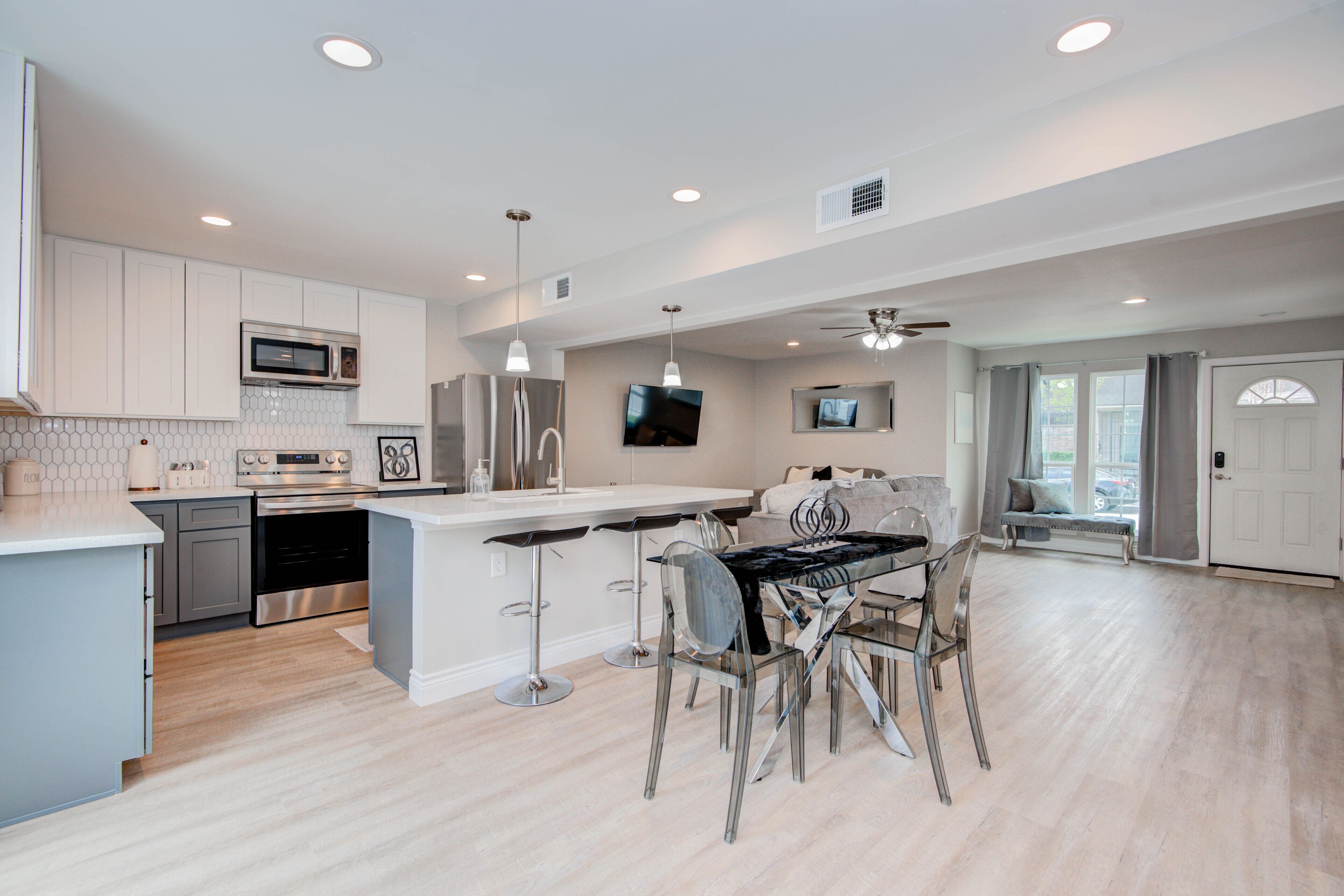 🏠Spacious Quiet Contemporary Home Near 🏥TMC/DownTown