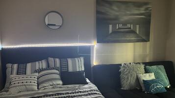 3 bedrooms, desk, iron/ironing board, free WiFi