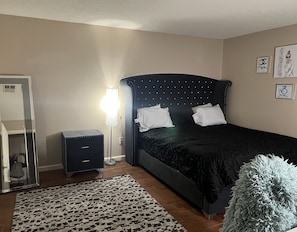 3 Schlafzimmer, Schreibtisch, Bügeleisen/Bügelbrett, kostenloses WLAN