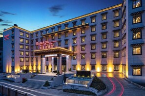 Exterior - Ramada by Wyndham Daocheng (Garze)