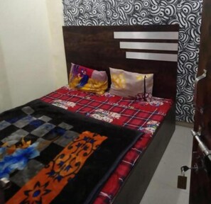 Blackout curtains, soundproofing, free WiFi, bed sheets