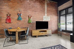 Dining - The Radford Geelong West | Walk to Cafes (Geelong West)