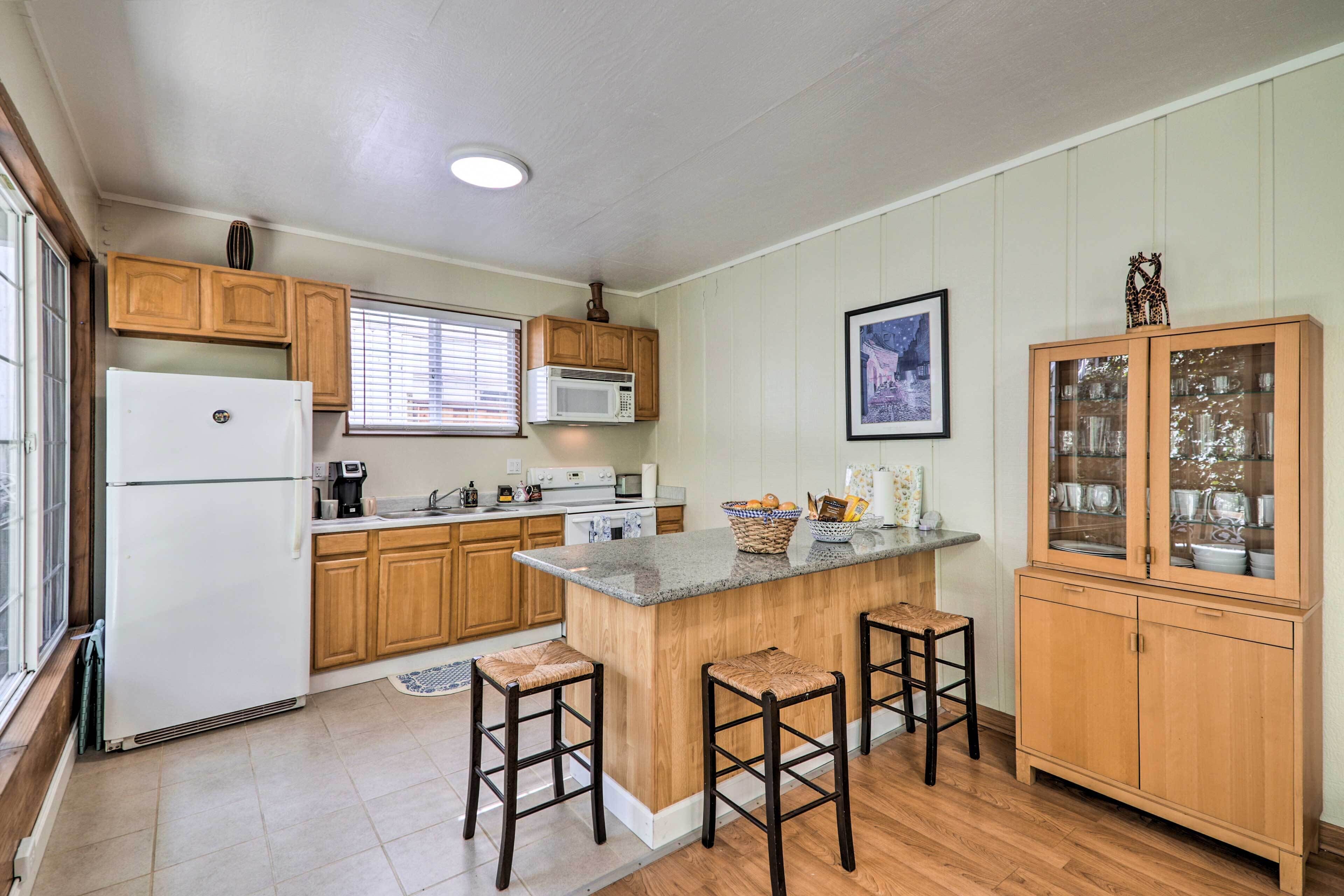 Peaceful Oakland Oasis w/ Shared Yard!