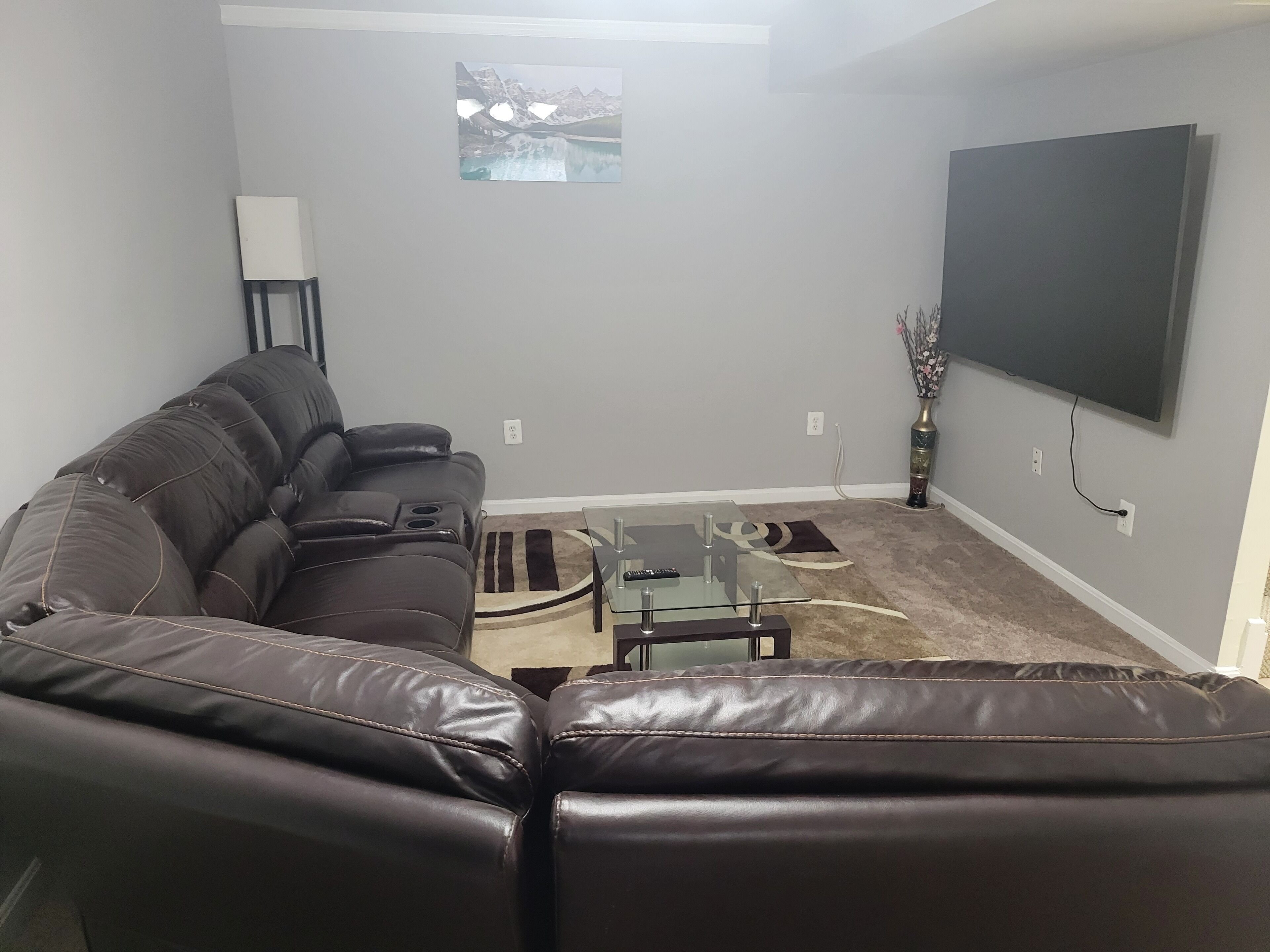 Clean, spacious, and Cozy Basement Apartment for a memorable HomeAway experience